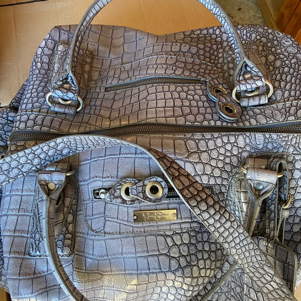 Jessica Simpson duffle bag. Lightly used. Very good condition.